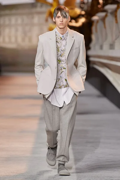 Look 26